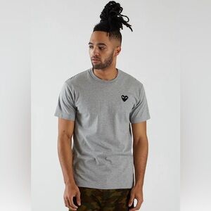 COMME des GARÇONS PLAY: Gray
Heart T-Shirt Gray Heart Logo T-Shirt size S small
